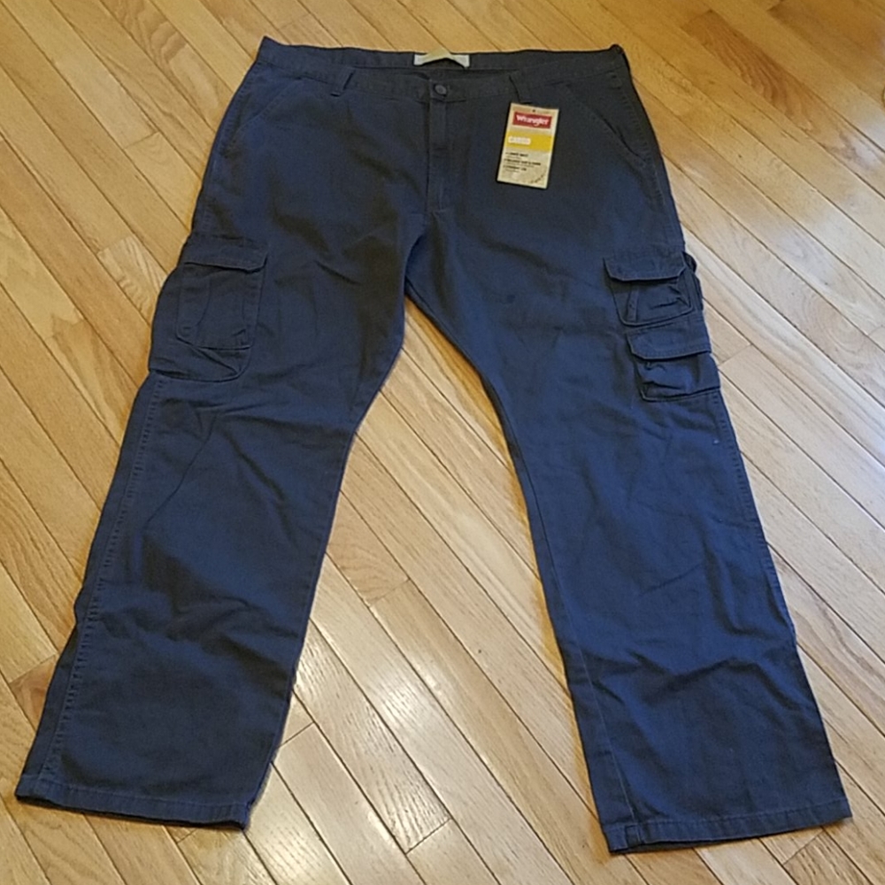 NEW Wrangler Men's cargo pants size 40 x 30